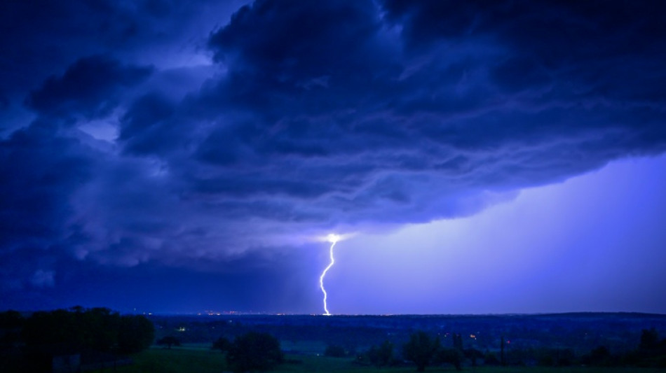  Deux personnes d&eacute;c&eacute;d&eacute;es dans les orages, alerte orange lev&eacute;e 