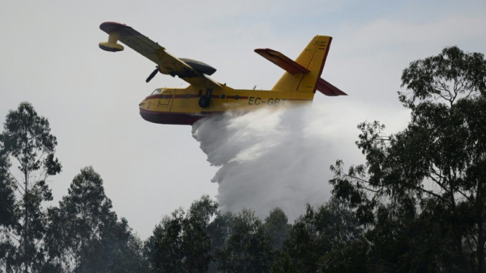  Thousands flee new wave of European wildfires 