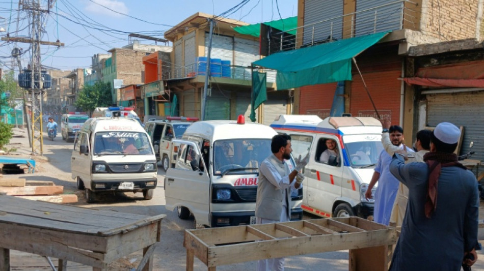  Un ataque en una comisar&iacute;a de Pakist&aacute;n mata a 16 personas 