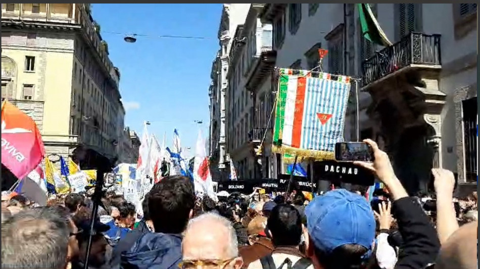 25 aprile: contestata a Milano comunit&agrave; ebraica, 'assassini'