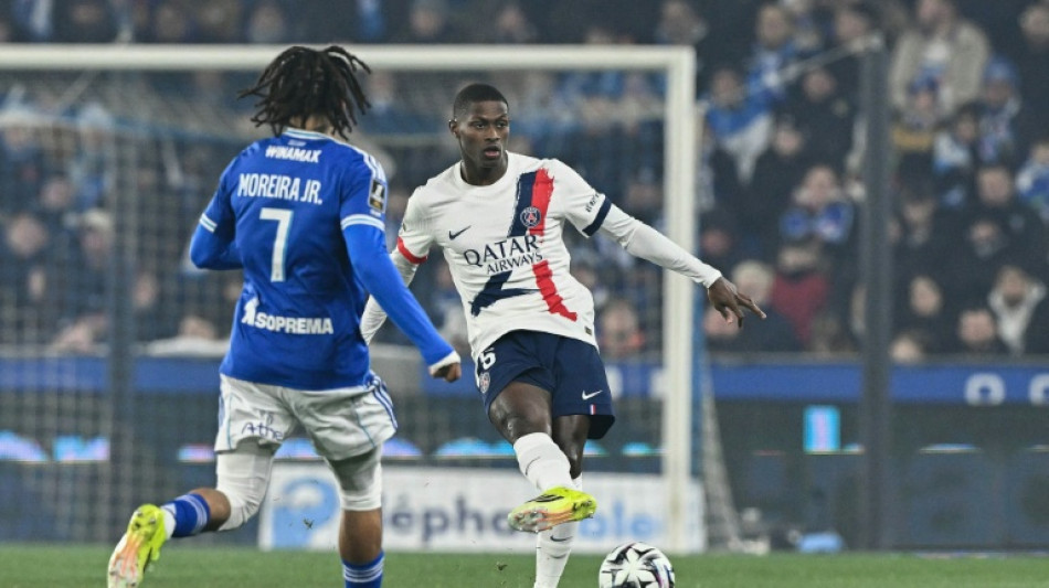  PSG beat Strasbourg after Hakimi red to retake top spot in Ligue 1 