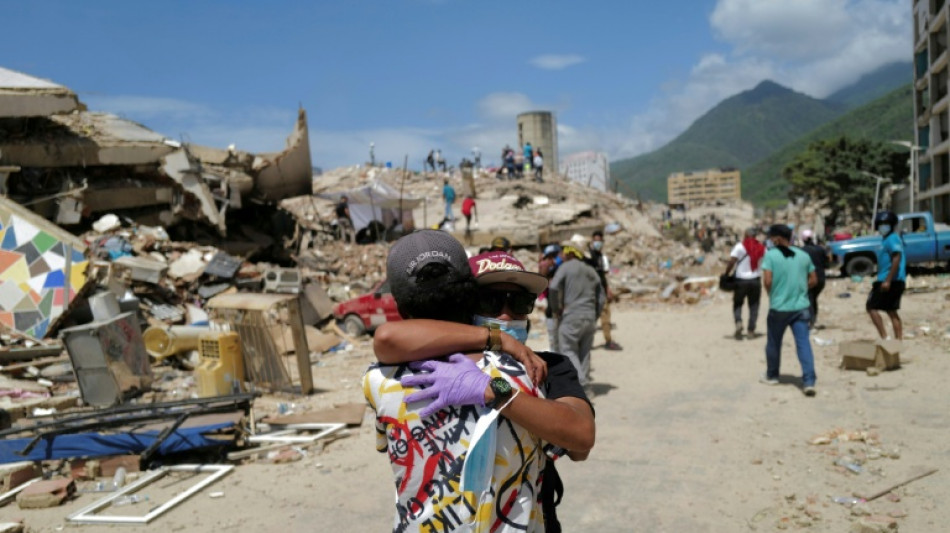  Solidarity, sadness among Venezuelans made destitute by quake 