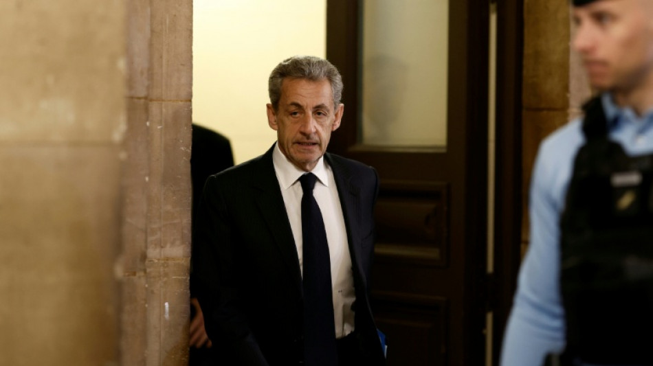  Au proc&egrave;s libyen, Sarkozy pointe une "erreur" de Gu&eacute;ant et Hortefeux  
