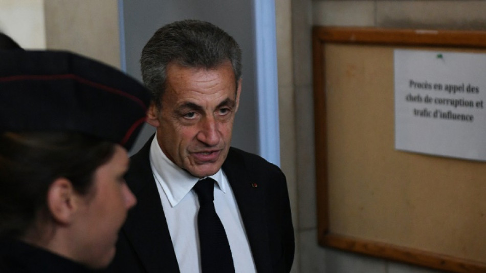 Proc&egrave;s en appel des "&eacute;coutes": Nicolas Sarkozy affirme &ecirc;tre venu "d&eacute;fendre son honneur"