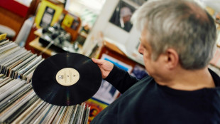 "Sentir, toucher, regarder": au Royaume-Uni, nouvel âge d'or pour les vinyles