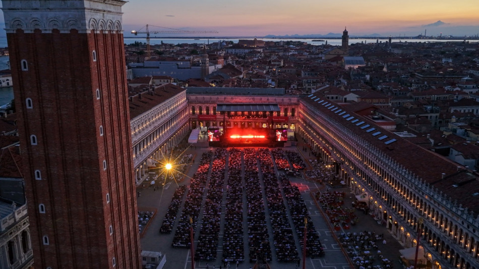  Riccardo Cocciante apre la stagione dei concerti in Piazza San Marco a Venezia 