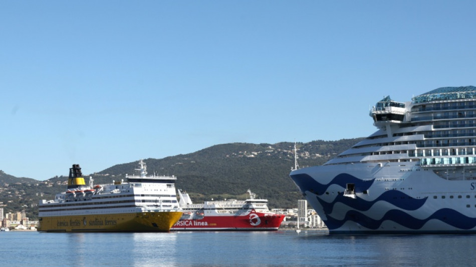  Carburants: le blocage des ports corses se poursuit mercredi soir, une table ronde pr&eacute;vue jeudi 