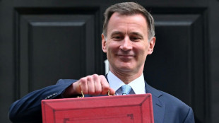 Governo conservador brit&acirc;nico anuncia redu&ccedil;&atilde;o de impostos em ano de elei&ccedil;&otilde;es