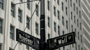 Wall Street cl&ocirc;ture en ordre dispers&eacute; en attendant l'inflation