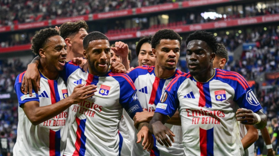  Lyon down Palace in Europa League, Sunderland leave it late 