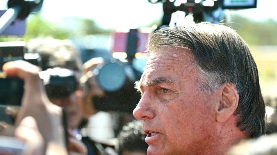 Aumenta a press&atilde;o sobre Bolsonaro, que dever&aacute; usar tornozeleira eletr&ocirc;nica