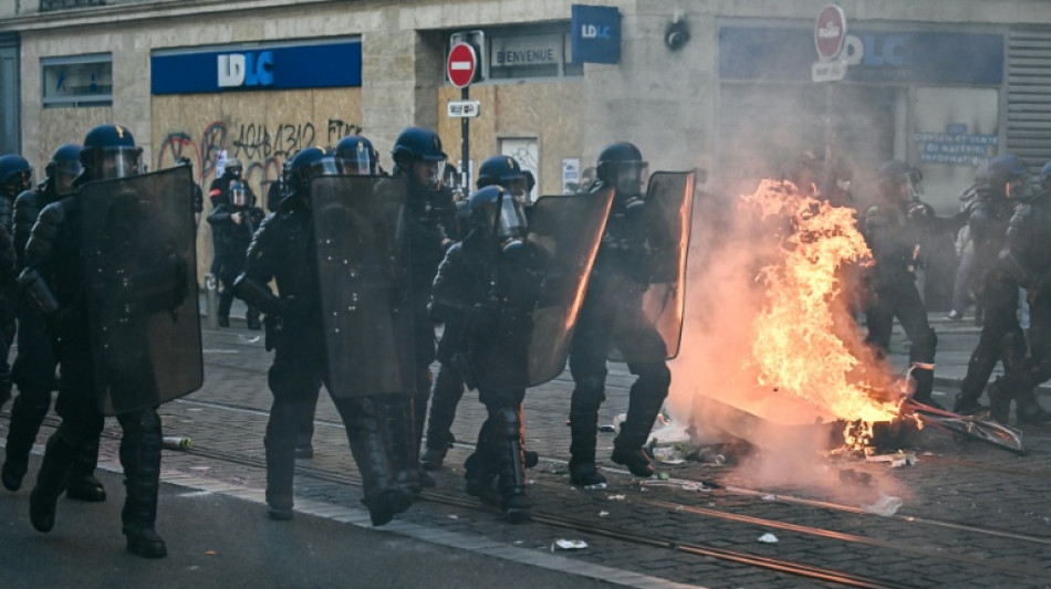  Clashes break out as hundreds of thousands protest in France 