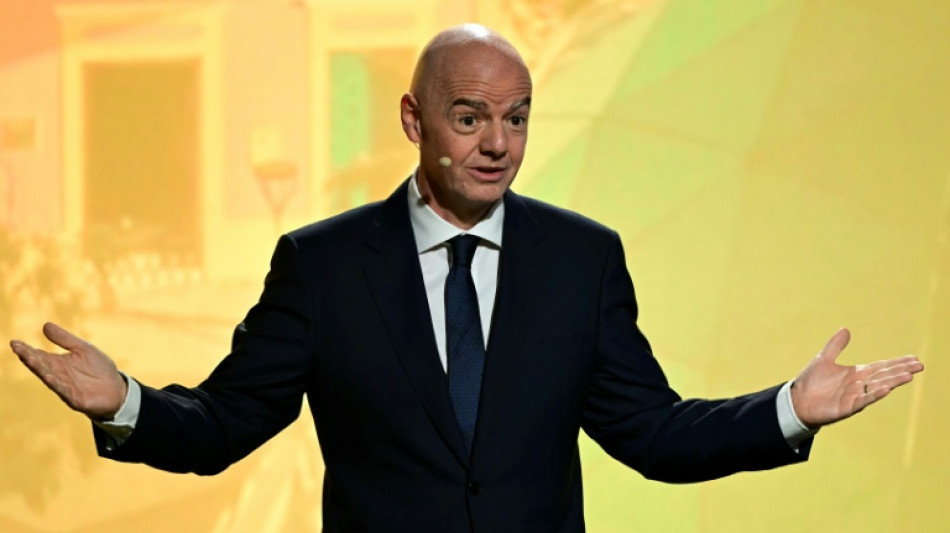  Infantino kippt Investoren-Plan nach Protest - Uefa entzieht Fifa-Chef dennoch Vertrauen  