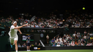 Jogos de Fritz e de Zverev s&atilde;o interrompidos por toque de recolher em Wimbledon