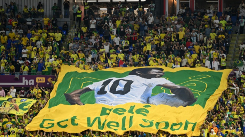 L'&eacute;tat de sant&eacute; de Pel&eacute; "continue de s'am&eacute;liorer"