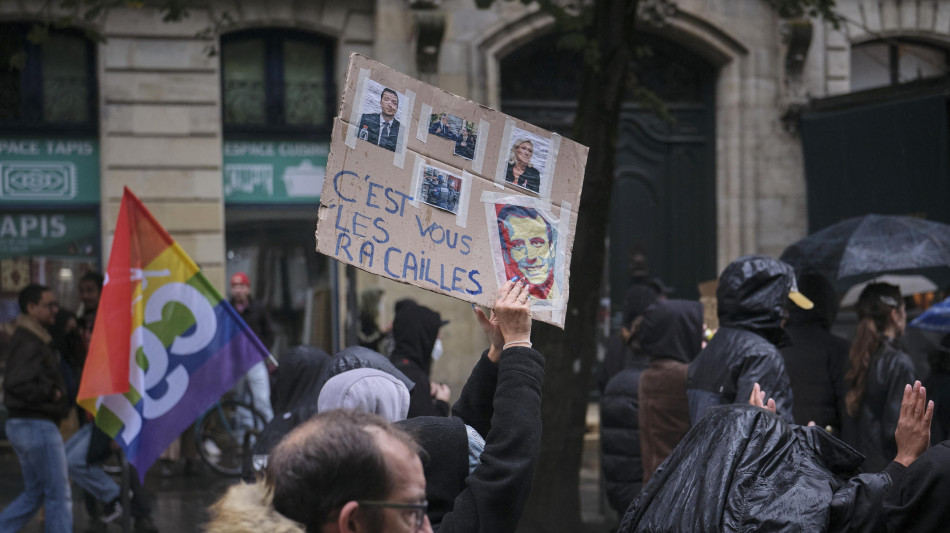  Sindacati, '800.000 in piazza in Francia, 250.000 a Parigi' 