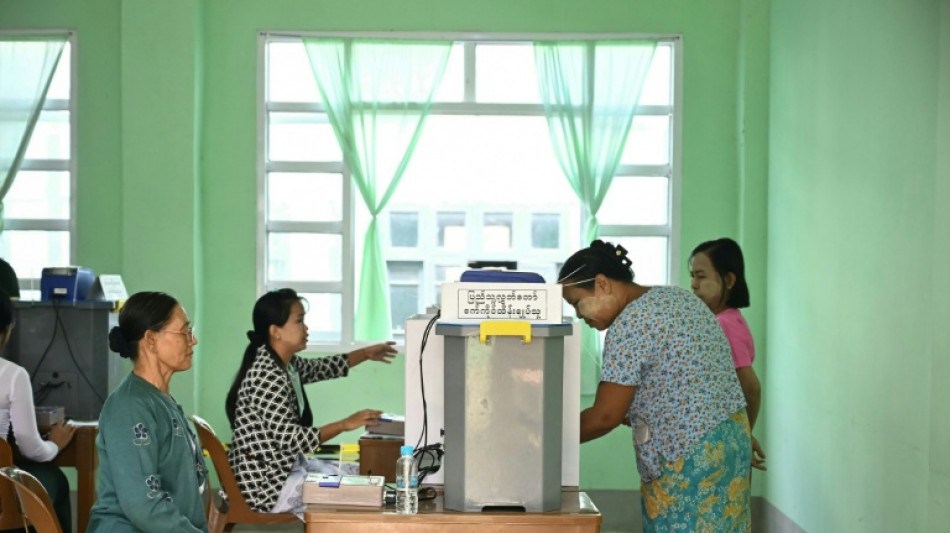 Birmania vota en la ronda final de las elecciones convocadas por la junta militar