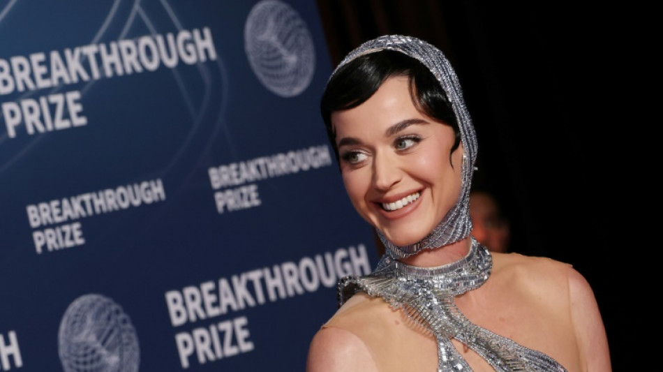 Katy Perry e noiva de Bezos v&atilde;o ao espa&ccedil;o em um voo com tripula&ccedil;&atilde;o 100% feminina