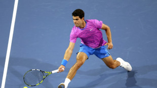 Alcaraz atropela Carball&eacute;s em sua estreia no Masters 1000 de Miami