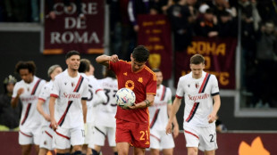 Roma perde em casa para Bologna, adversário direto na luta por vaga na Champions