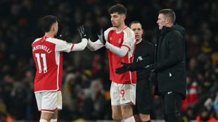 Früher Doppelschlag: Arsenal behauptet Tabellenführung