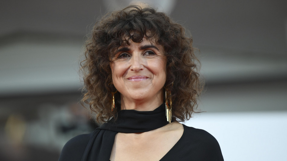  Il Leone d'oro per il miglior film va a Woman Unknown 