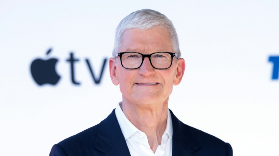  Apple tops estimates in CEO Cook's final quarter, but shares fall 