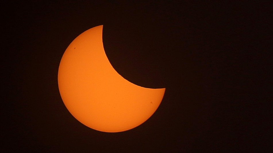Sol encontra a Lua para um eclipse parcial no hemisf&eacute;rio norte