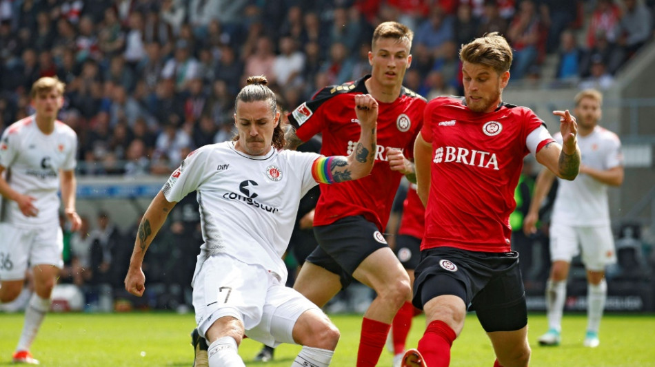St. Pauli kr&ouml;nt seine Saison - Wiesbaden in der Relegation