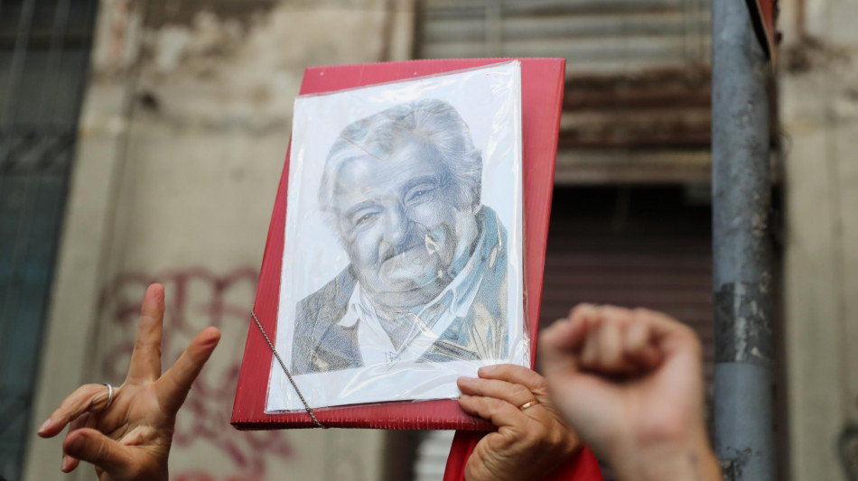 Uruguay, grande flusso di cittadini per l'ultimo addio a Mujica