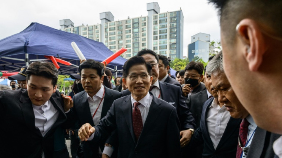 S. Korea conservative party begins process to switch presidential candidate