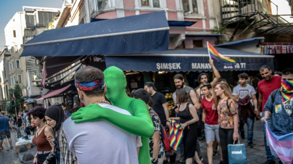  Denuncian el cierre de cuentas LGBT en la red social X en Turqu&iacute;a 
