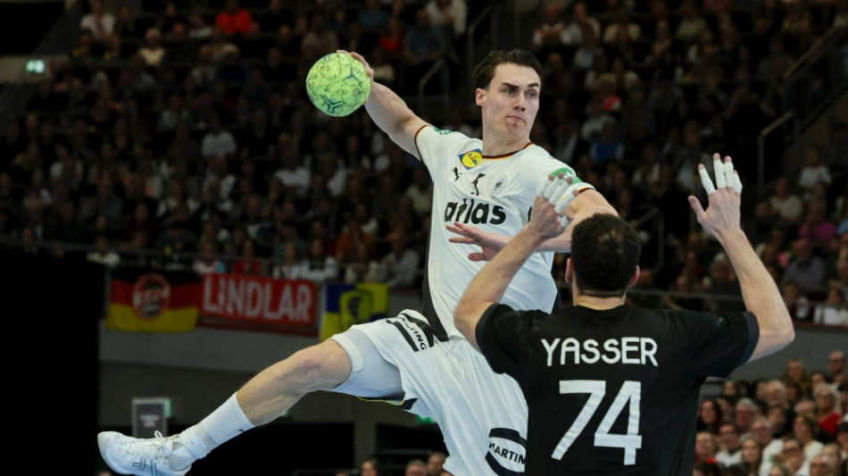  Offensiv-Feuerwerk: Handballer gewinnen ersten WM-H&auml;rtetest 