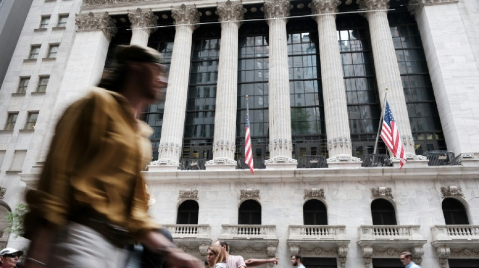 Wall Street ouvre en baisse, consolide après un bon début d'année