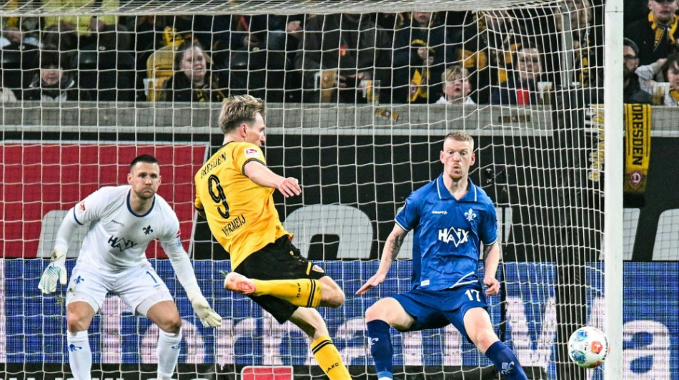  Doppelpack Vermeij: Darmstadts Serie rei&szlig;t in Dresden 