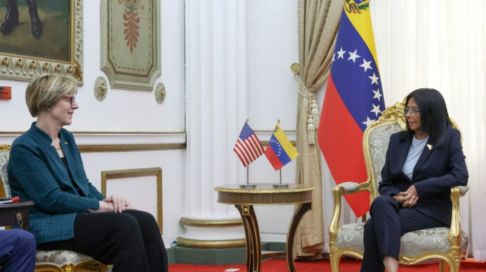  Presidente interina da Venezuela se re&uacute;ne com chefe de miss&atilde;o diplom&aacute;tica dos EUA 