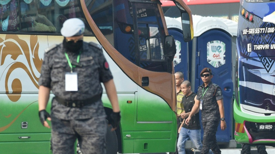  Mal&aacute;sia come&ccedil;a a repatriar milhares de migrantes de Mianmar 