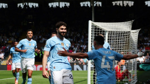 Angleterre: Manchester City met Arsenal sous pression, Burnley rel&eacute;gu&eacute; 