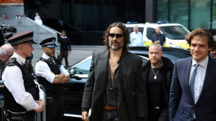 Le comédien Russell Brand plaide non coupable de viols et agressions sexuelles à Londres