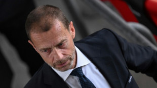 Uefa vai consultar partes interessadas sobre transferência de jogos para outros continentes