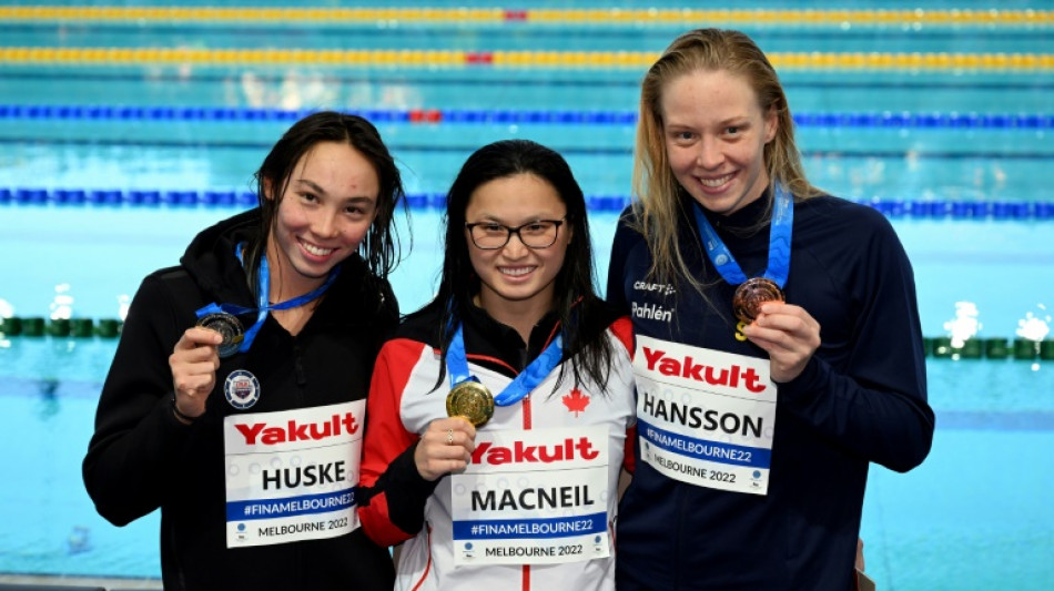 Maggie MacNeil establece un nuevo r&eacute;cord de 100 metros mariposa