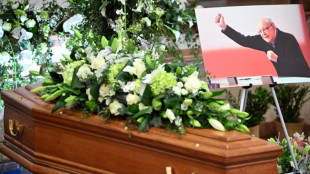 Hommage au journaliste Jean-Fran&ccedil;ois Kahn, en pr&eacute;sence de Fran&ccedil;ois Bayrou