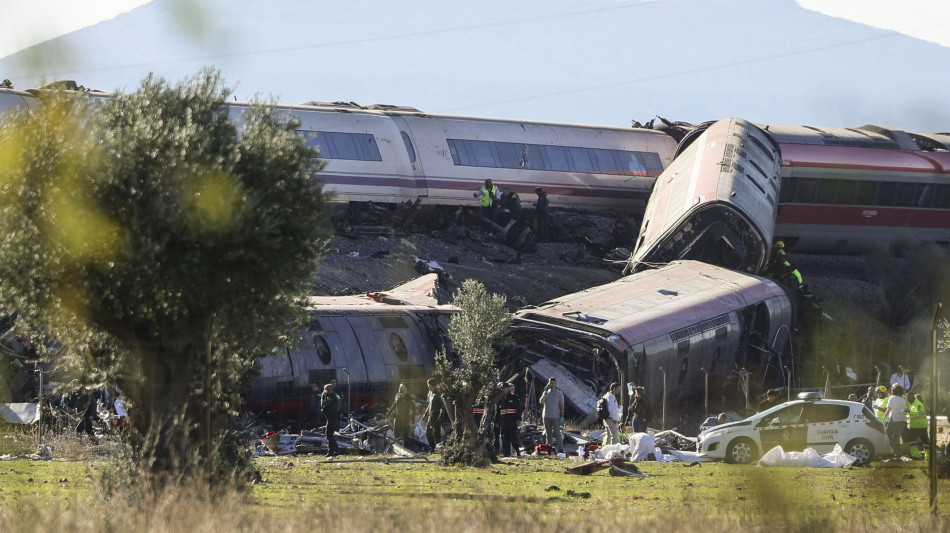  Farnesina, '5 italiani su treno Toledo, 4 stanno bene, sul quinto verifiche' 