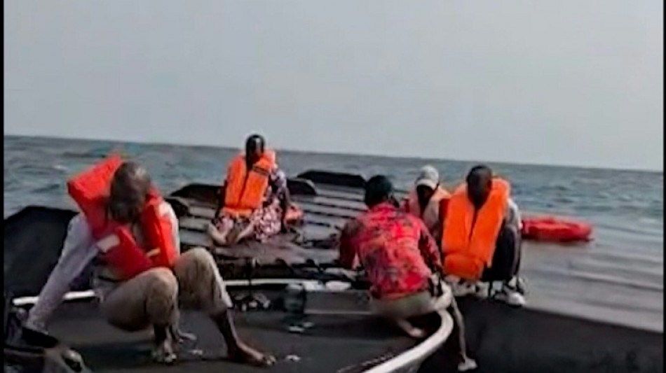  Acidente de balsa no Zimb&aacute;bue deixa 44 mortos 