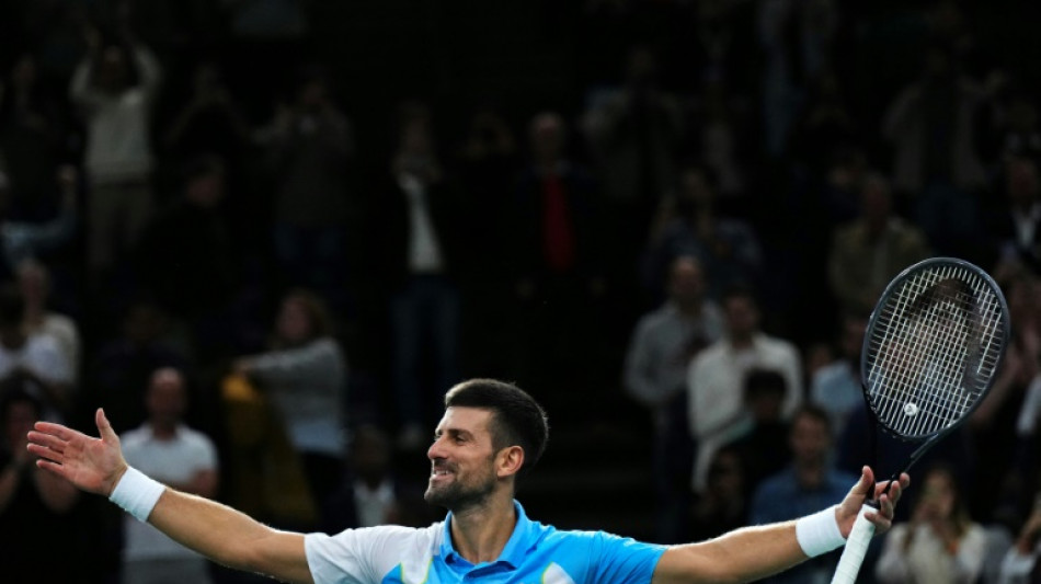 Djokovic sofre mas vence Rublev e enfrentar&aacute; Dimitrov na final do Masters 1000 de Paris