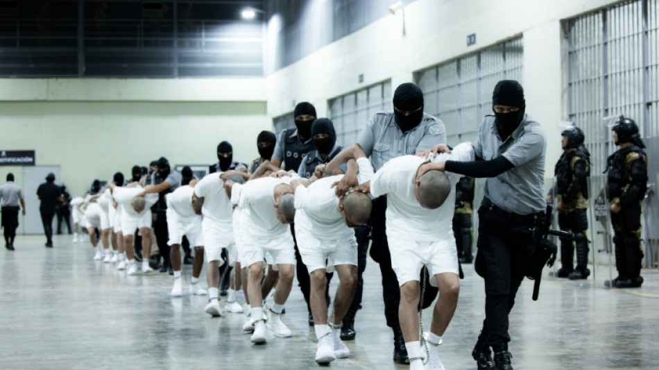 Arriv&eacute;e au Salvador de 238 membres d'un gang v&eacute;n&eacute;zuelien expuls&eacute;s des Etats-Unis, dit M. Bukele