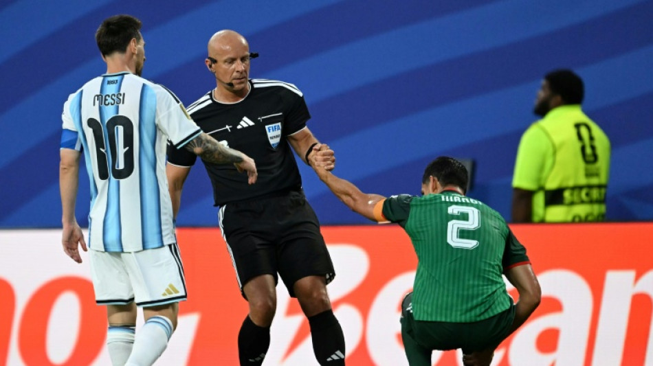  Arg&eacute;lia apresenta reclama&ccedil;&atilde;o &agrave; Fifa por 'arbitragem injusta' em jogo contra Argentina 