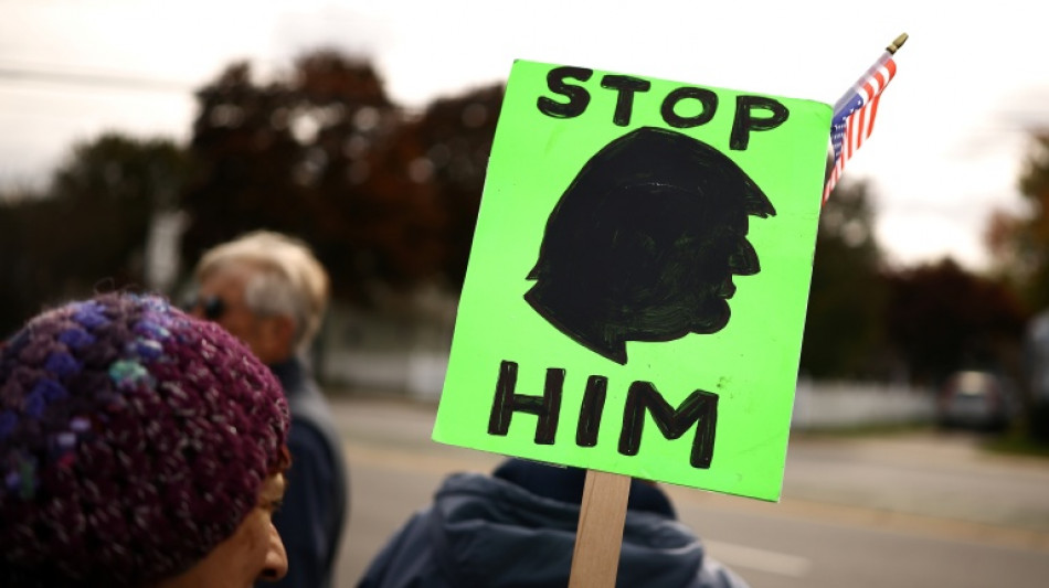  "Arr&ecirc;tez-le": aux &Eacute;tats-Unis, la contestation anti-Trump s'emploie &agrave; mobiliser dans les urnes 