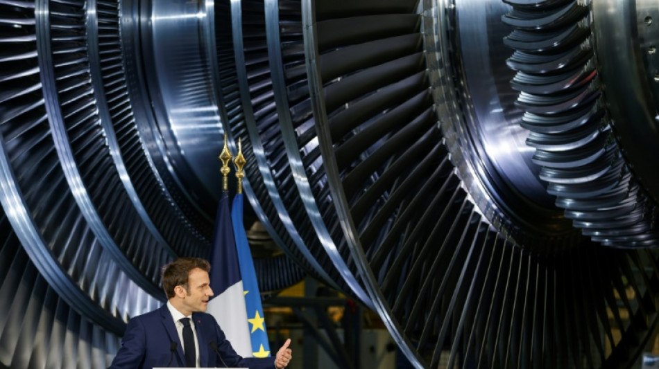 Macron acc&eacute;l&egrave;re dans le nucl&eacute;aire, plus s&eacute;lectif sur l'&eacute;olien