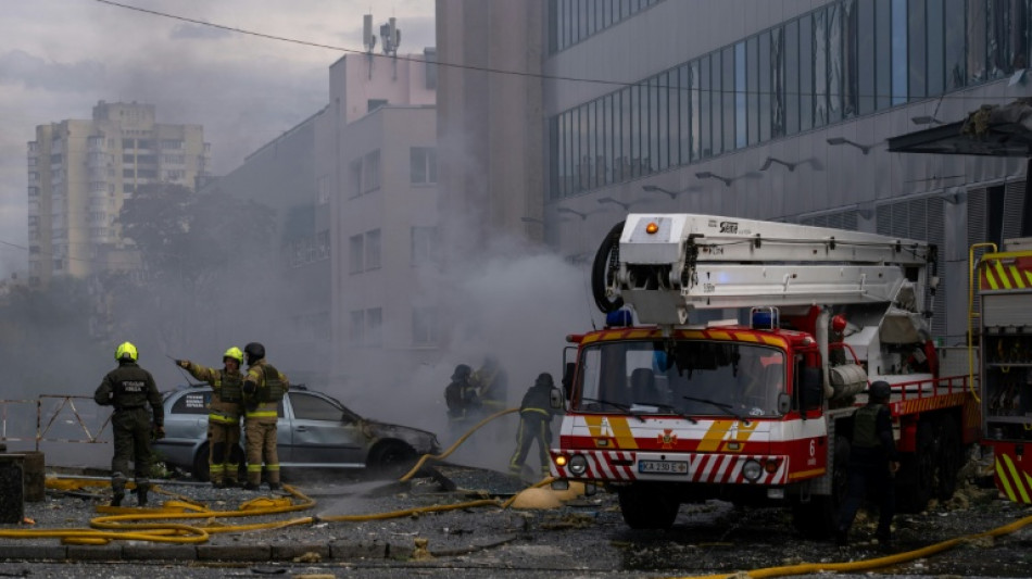  Daytime Russian attacks kill seven in Kyiv 